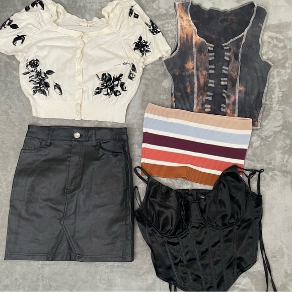5 Piece Women's Bundle Size Small- Shein, Love Tree, L.A. Heart, Anthropologie - Picture 1 of 16